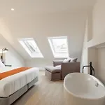 Marina 30 3*